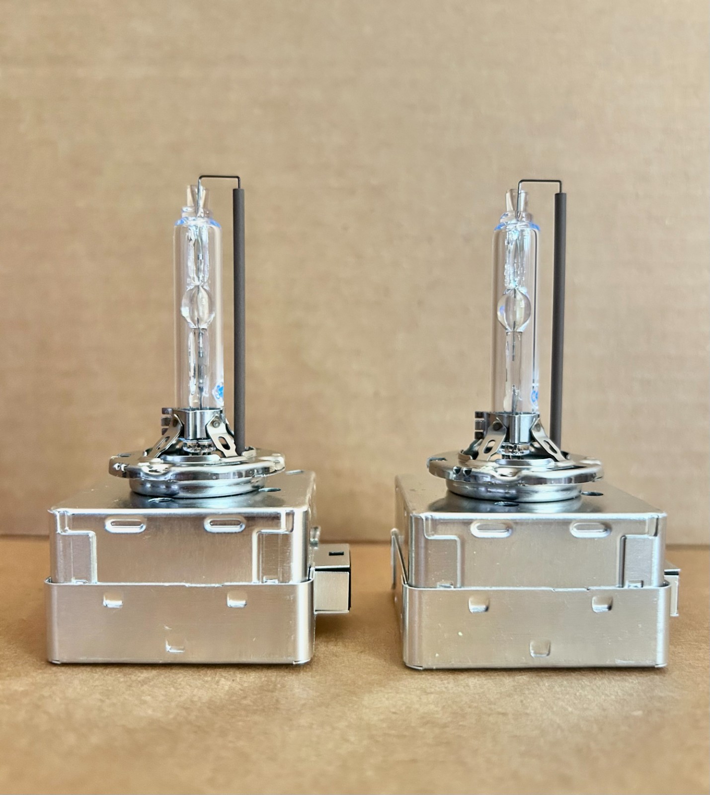 2x New OEM for Chevrolet Xenon D3S Bulb HID Light Lamp pn: 13587843, 13587720