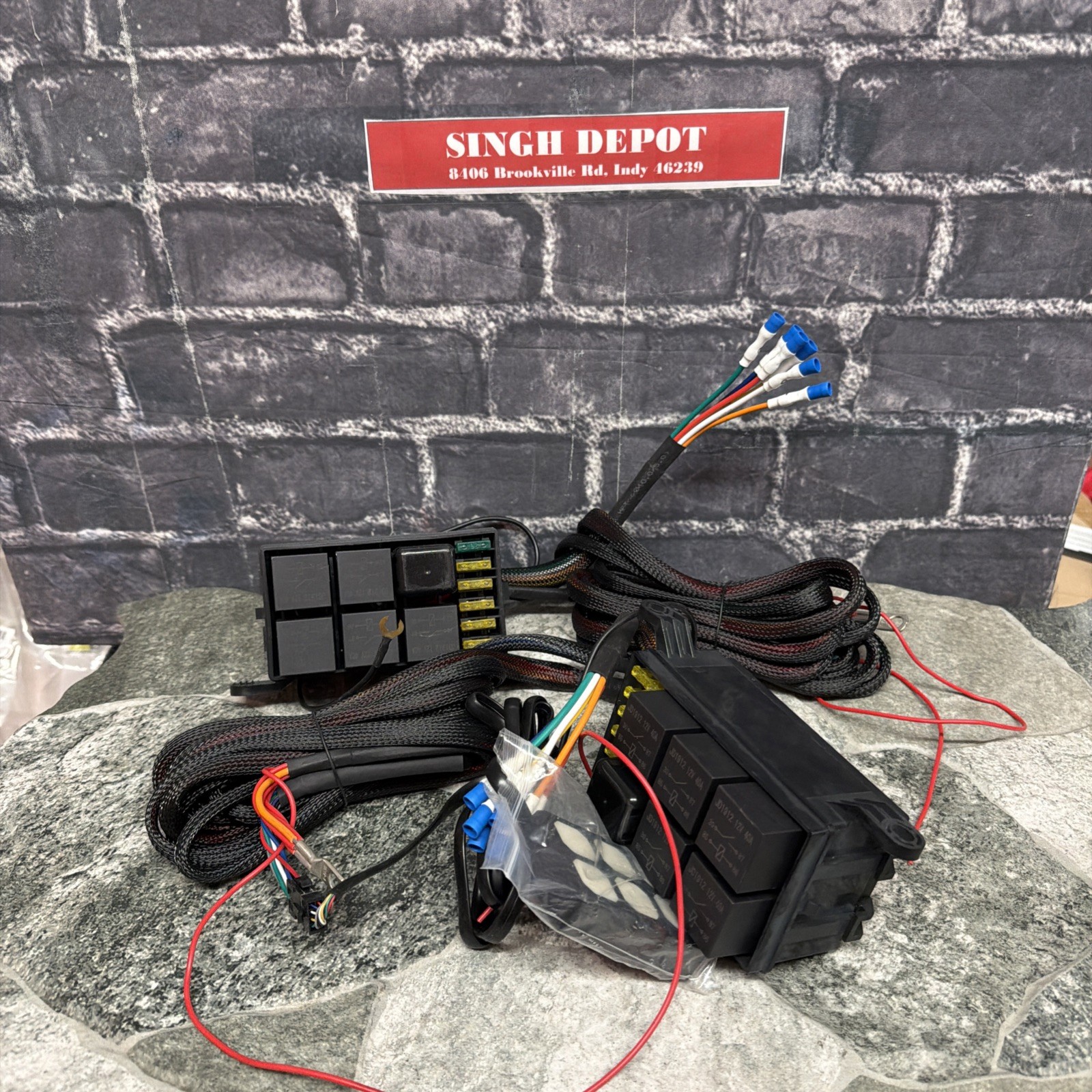 The Bully Brand Bs-100 6 Gang Switch Panel Fit For 12-24V DC ( 2pc For Parts)