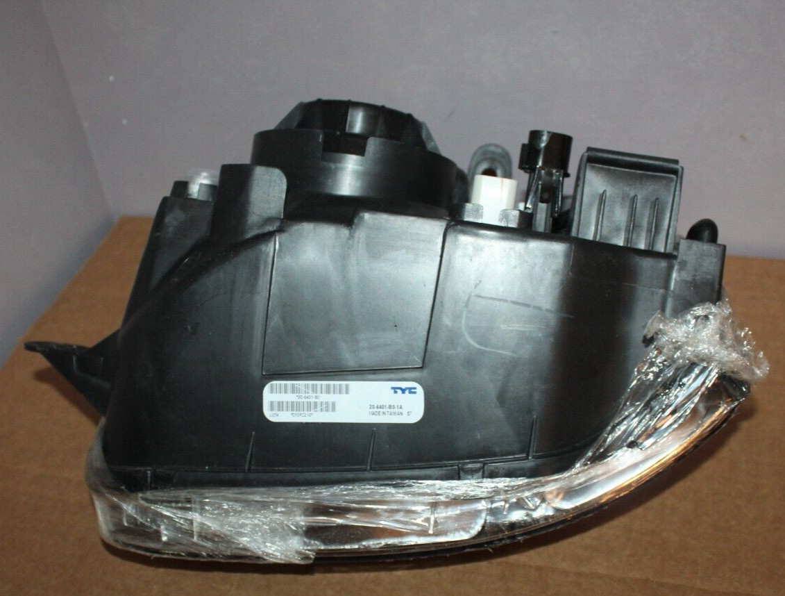 TYC 20-6401-80 Headlight Assembly For 03-06 Hyundai Santa Fe