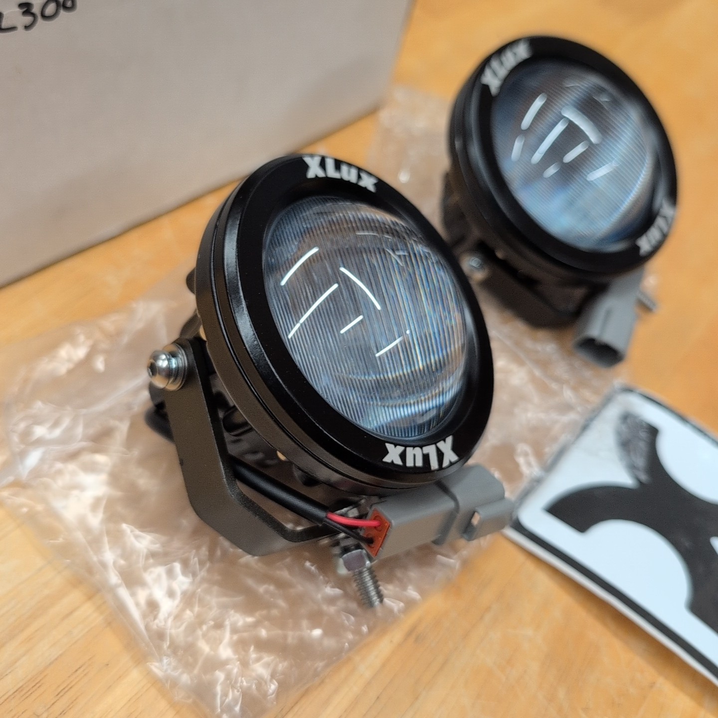 XLUX XL300 Series White Fog Pod LED Lights – Pair – 10W – 1000lm – FREE SHIP!