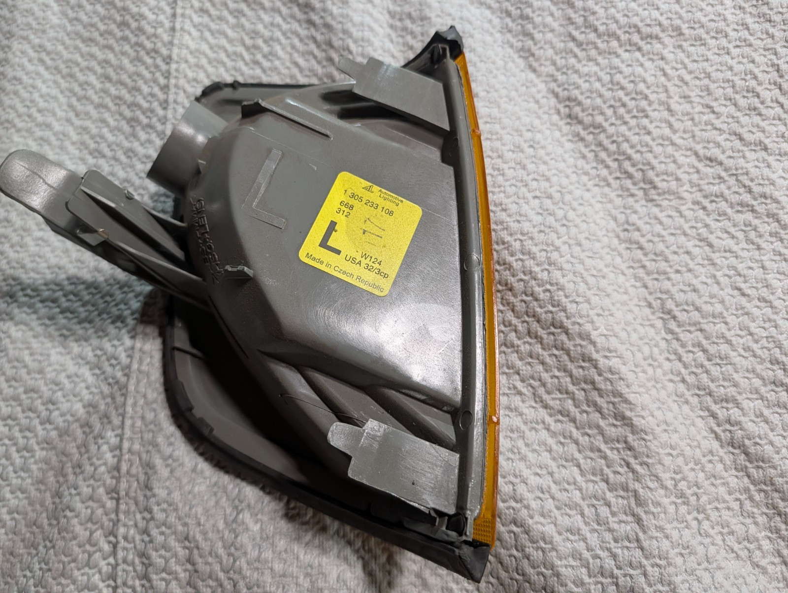 Brand New NLS Bosch Automotive Lighting Turn Signal lamp 1305233108