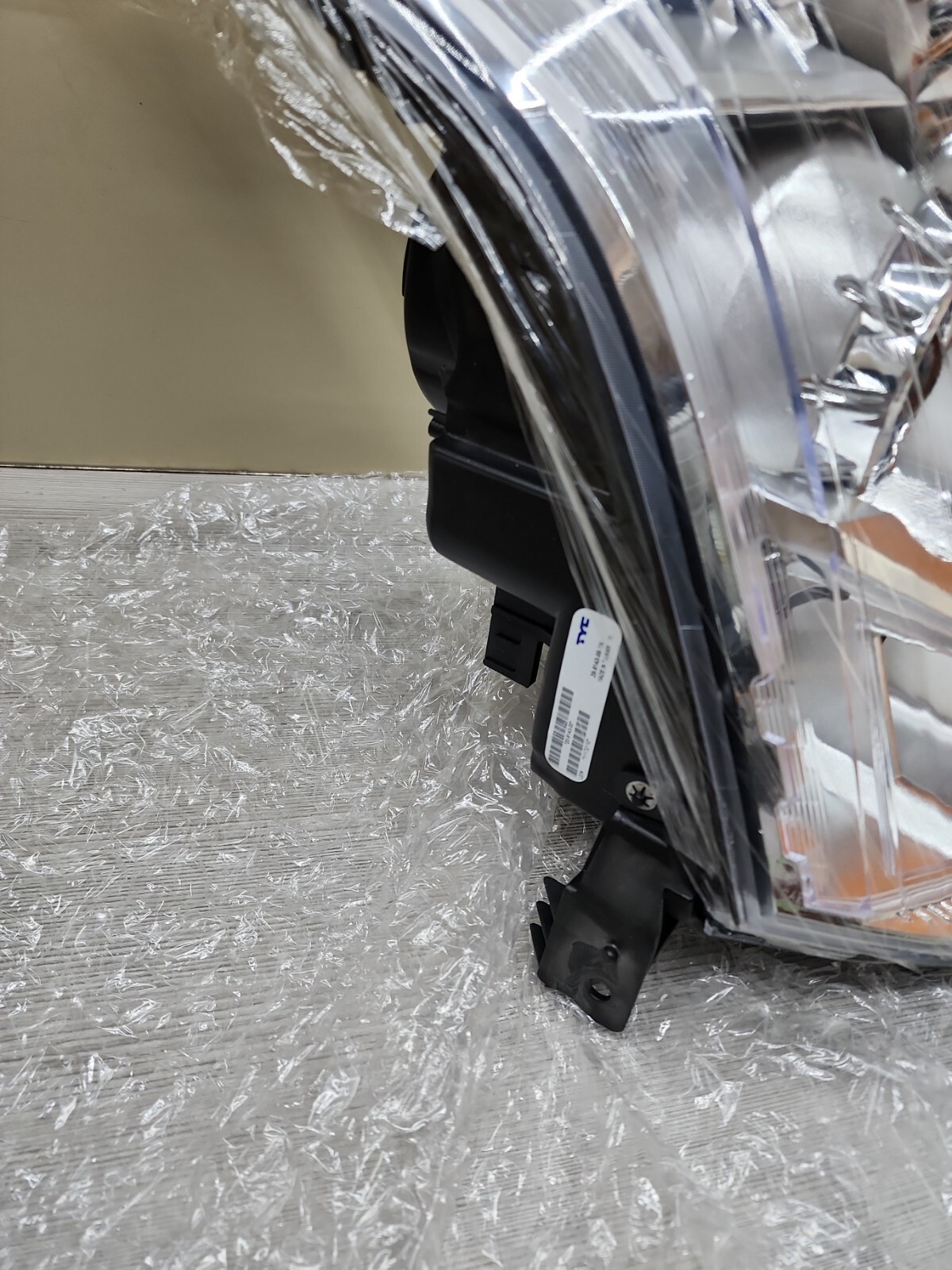 Headlight Assembly-Sport Utility Right TYC 20-9143-00 NEW