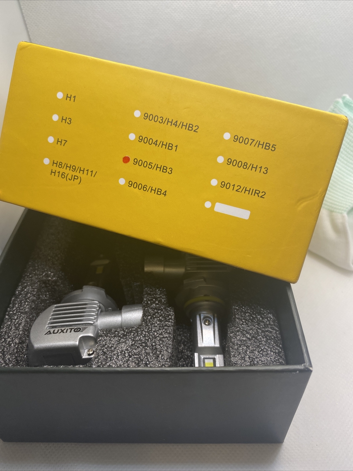 Auxito Led Light 9005,(HB3) Low Beam Light 50,000 Working Hours Brand New