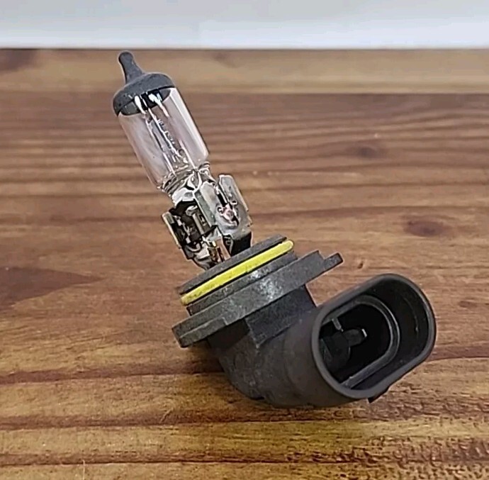Sylvania Low/Normal Beam HB4U 12V 51W 9006 Dipped Beam Headlight Bulb GUC