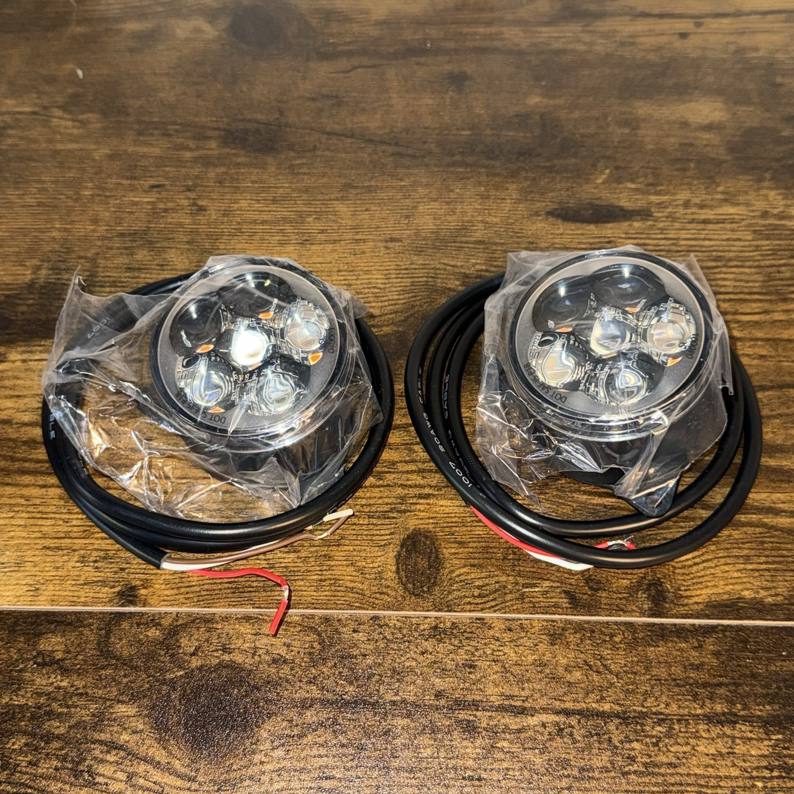 NEW – Lot of 2 – LED Indicator Lights – DOT SAE 15 P18