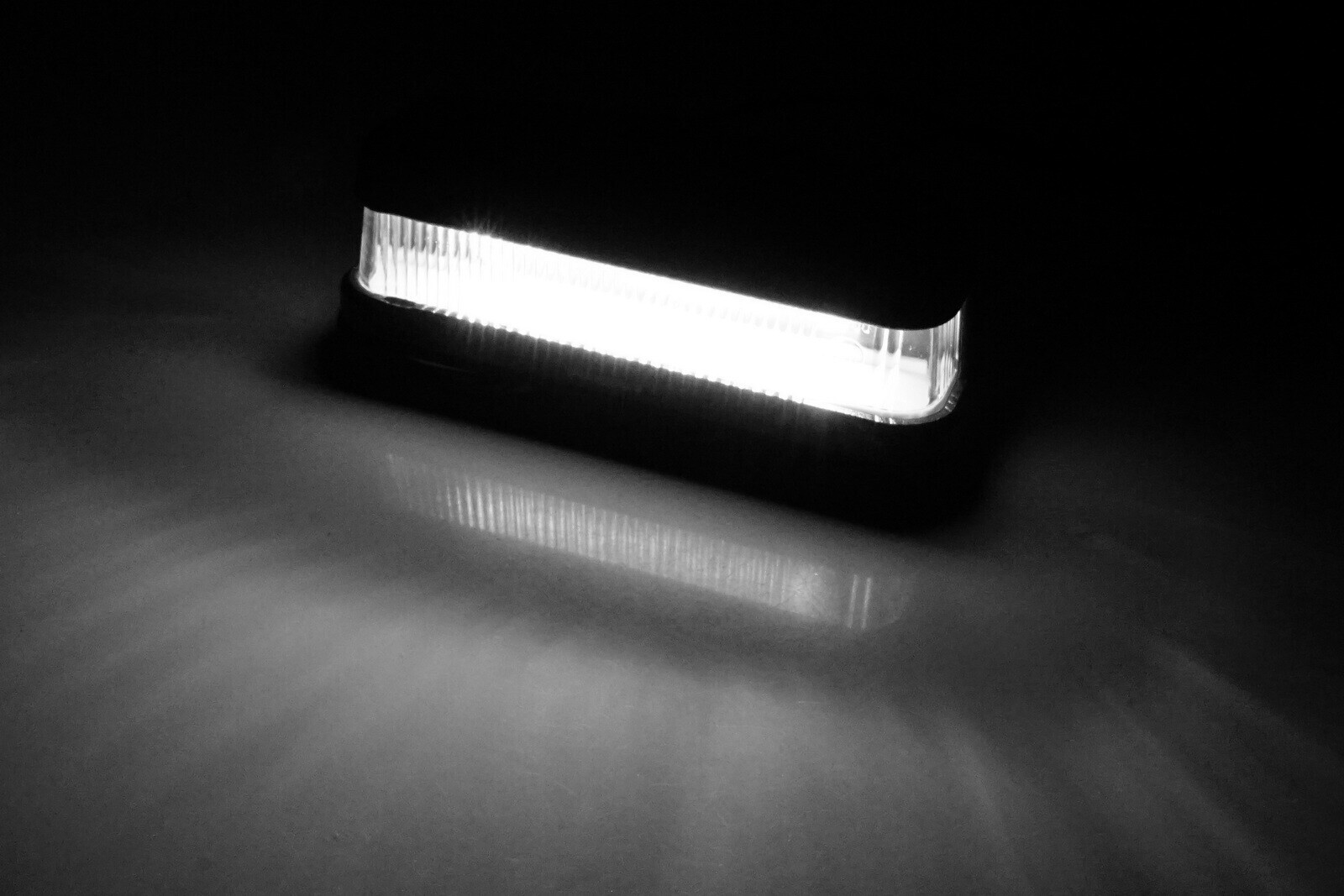 1PC For Land Rover Defender 90/110/130 White LED License Plate Number Light Lamp