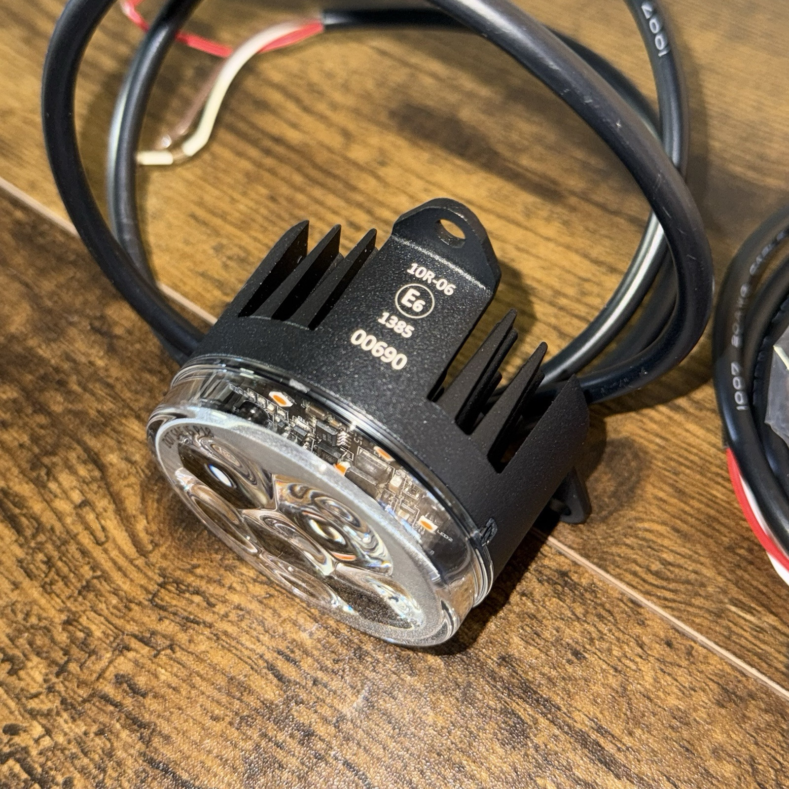 NEW – Lot of 2 – LED Indicator Lights – DOT SAE 15 P18