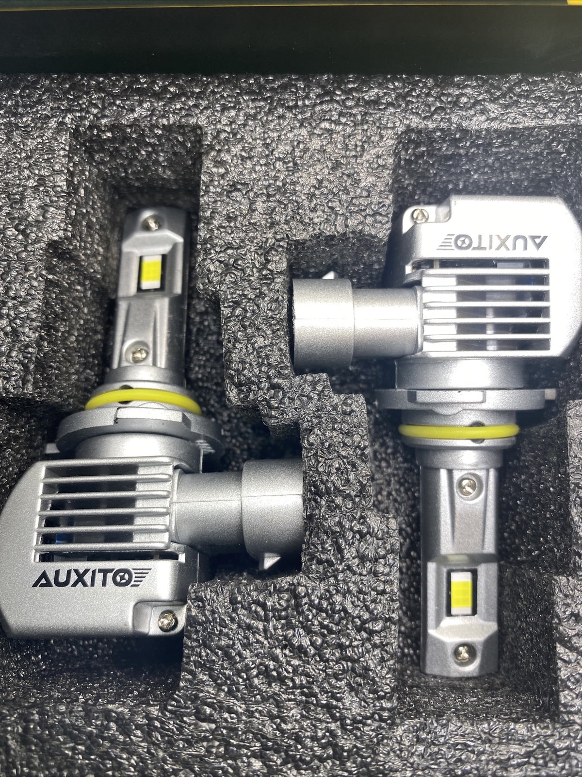 Auxito Led Light 9005,(HB3) Low Beam Light 50,000 Working Hours Brand New