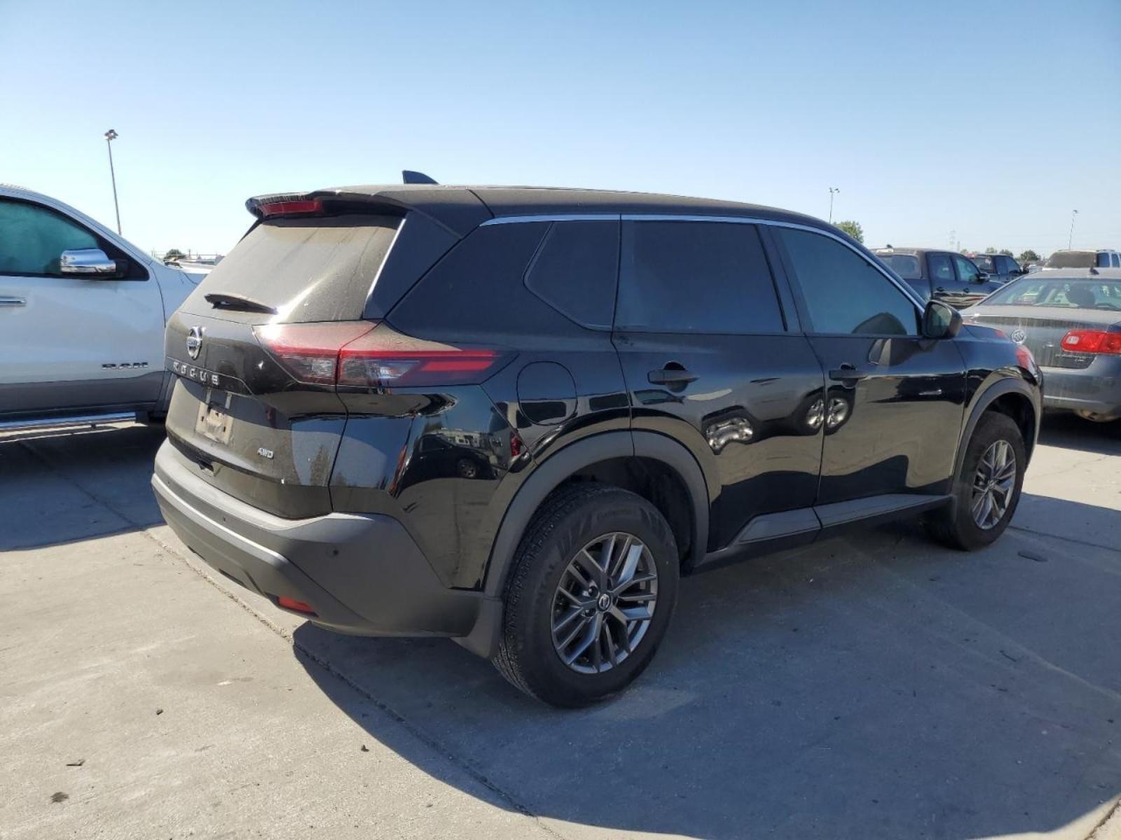 NISSAN ROGUE R Taillight US built, quarter panel mounted, R. 21 22 23 24