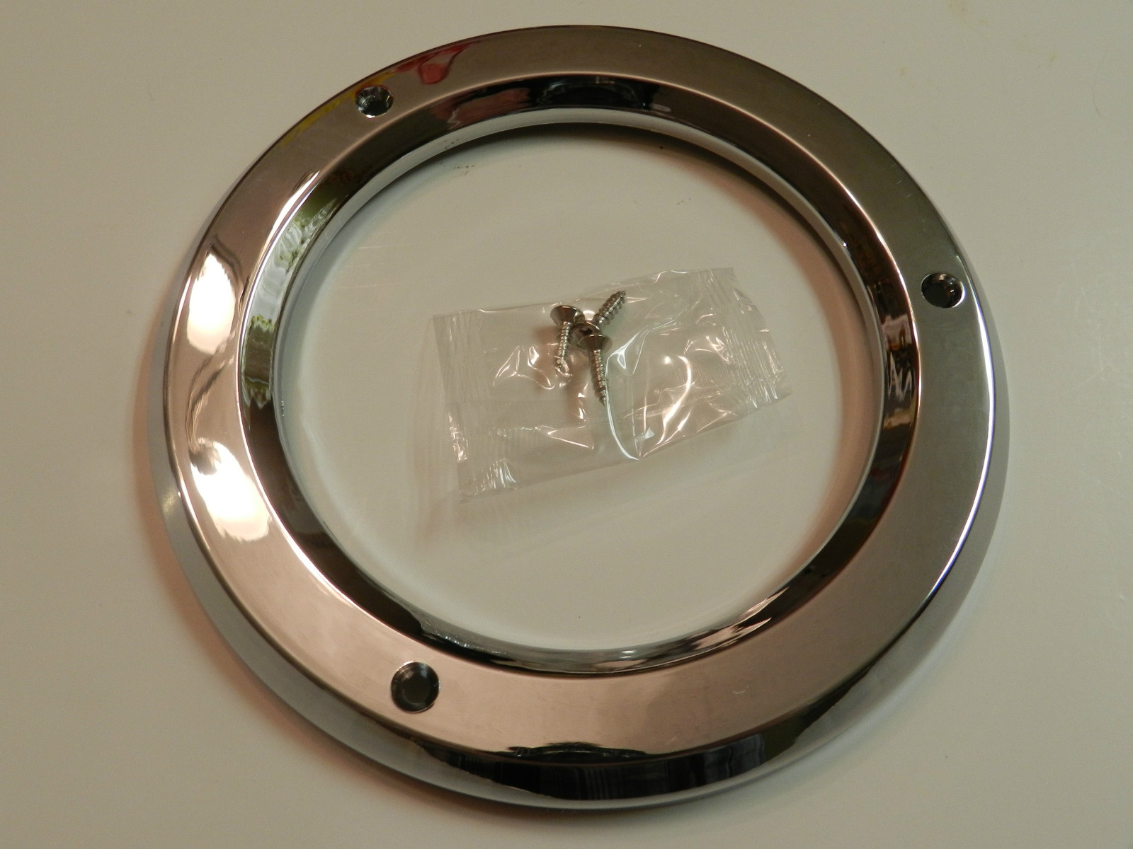 4″ Round tail light CHROME BEZEL smooth Truck Trailer Fits Grommet mount