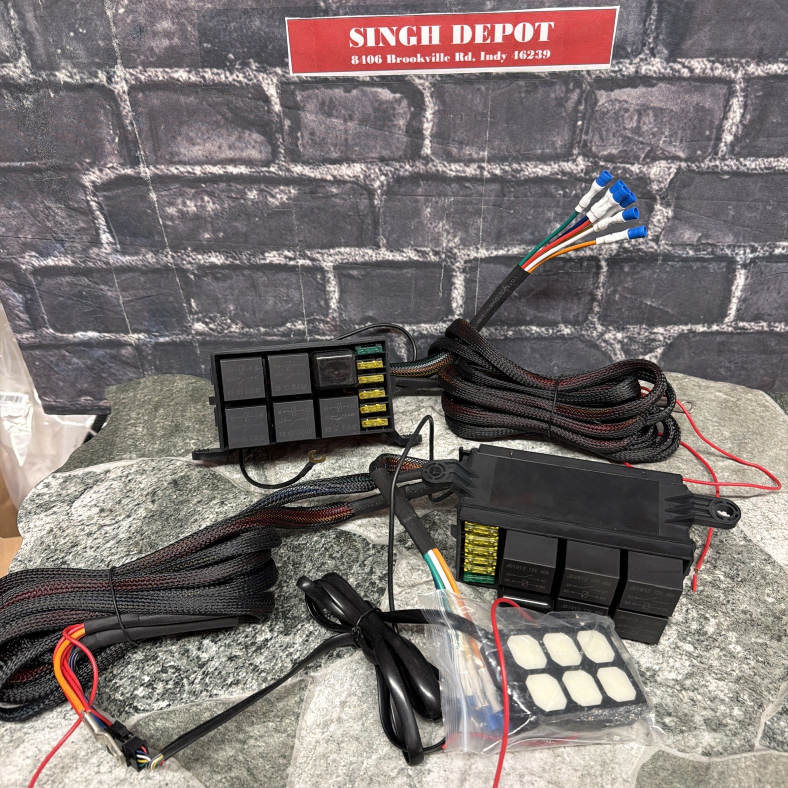 The Bully Brand Bs-100 6 Gang Switch Panel Fit For 12-24V DC ( 2pc For Parts)