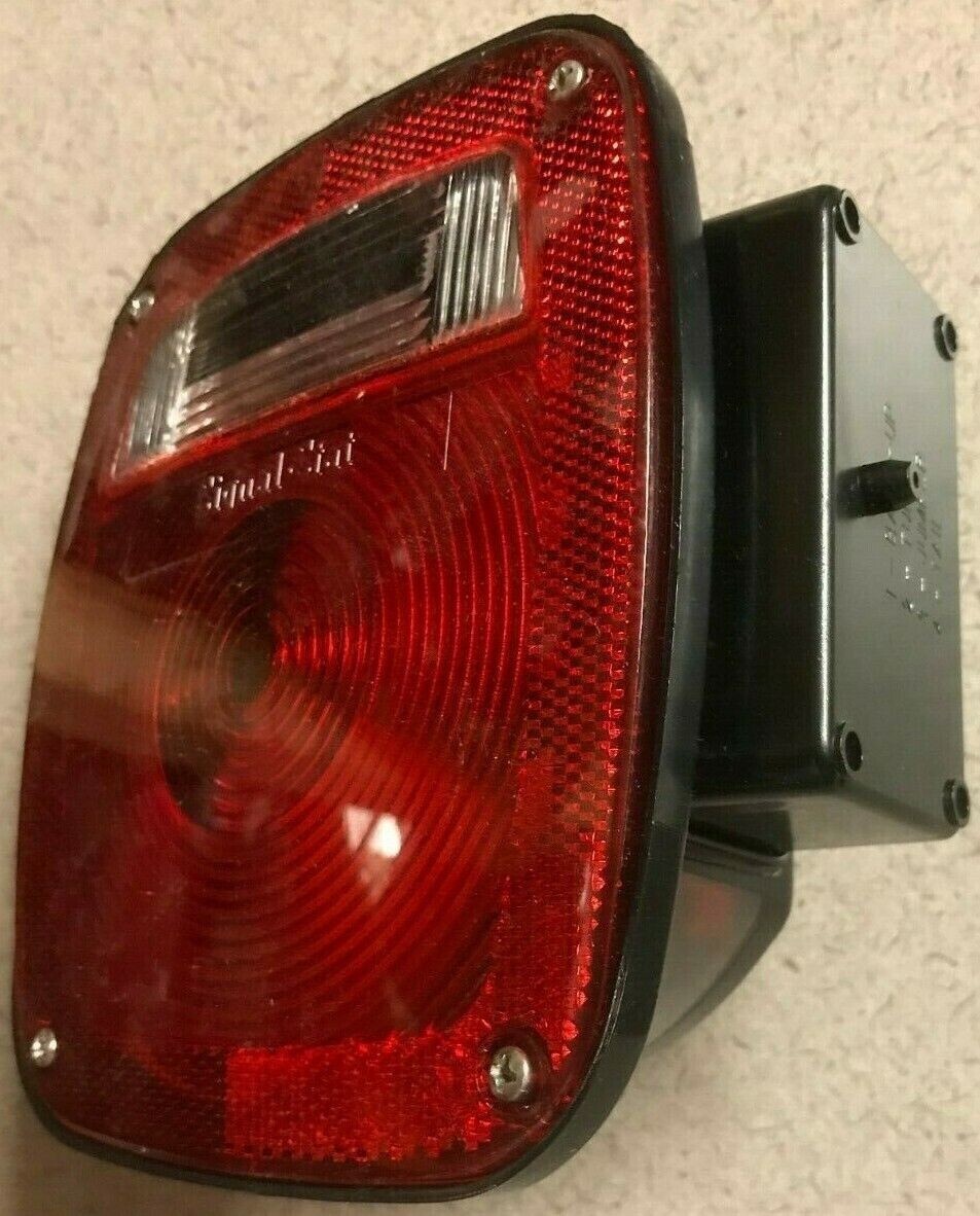 NEW 4017 SIGNAL-STAT TRUCKLITE MULTI-FUNCTION 3 STUD LAMP FREE SHIPPING in USA