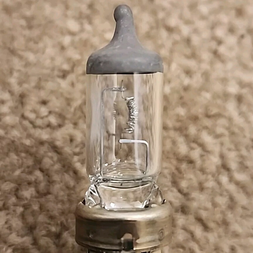 Sylvania Low/Normal Beams HB4U 12V 51W 9006 Dipped Beam Headlight Bulb Pair Used