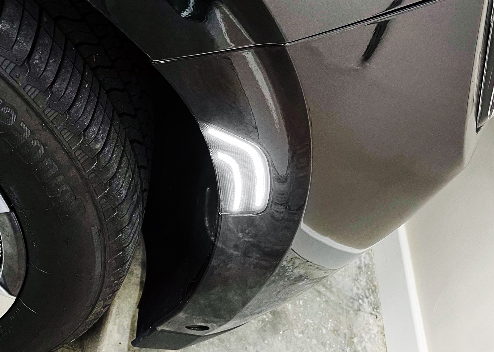Clear Lens White Double-Stripe LED Side Markers For21-23 Suburban/Yukon/Escalade